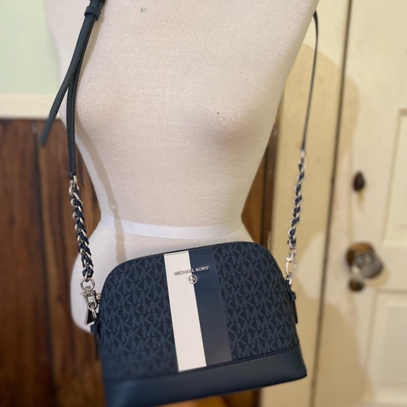 Sold Michael KORS Jet Set Travel Dome Crossbody Signature MK Bag NWT - Picture 8 of 10